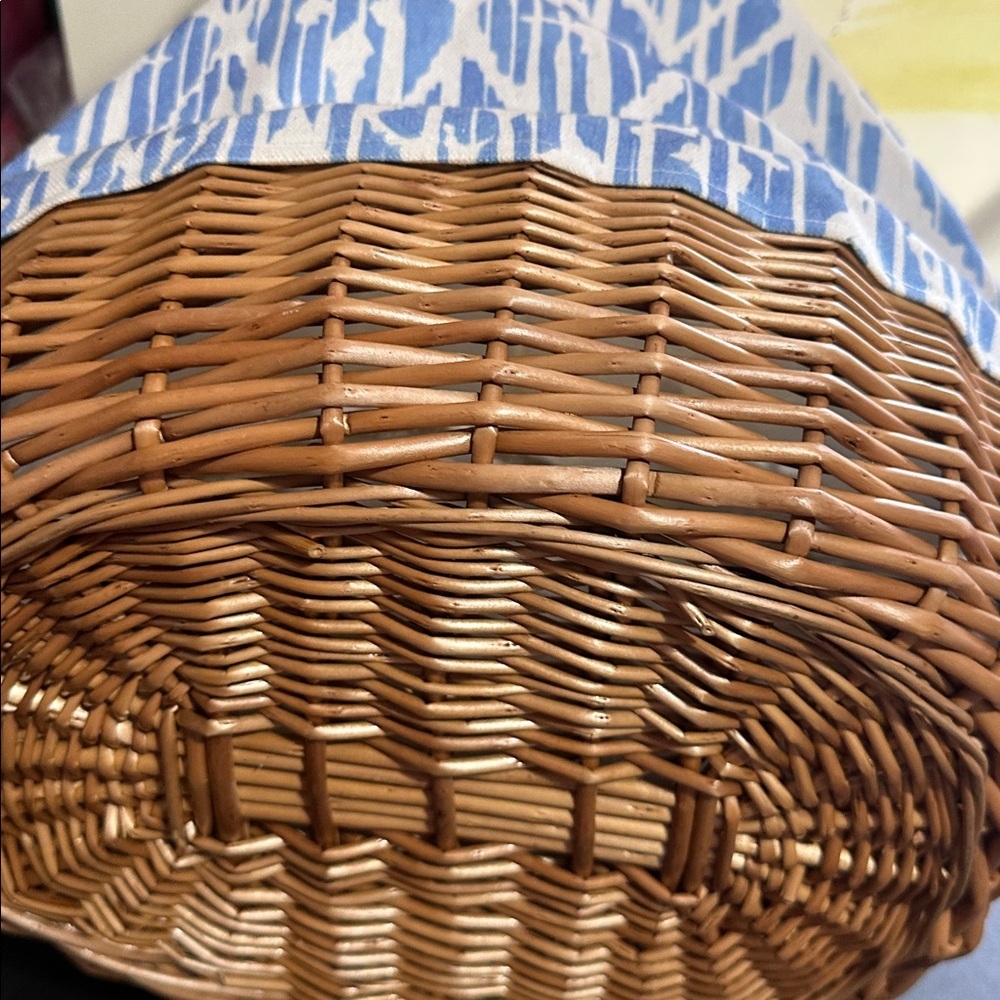 Picnic time wicker basket with utensils and glasses - Picture 4 of 7